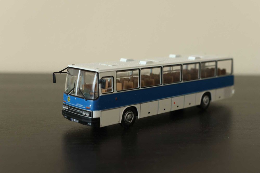 Ikarus 256 autobus biało-niebieski 1:72 DeAgostini Kultowe Autobusy PRL model
