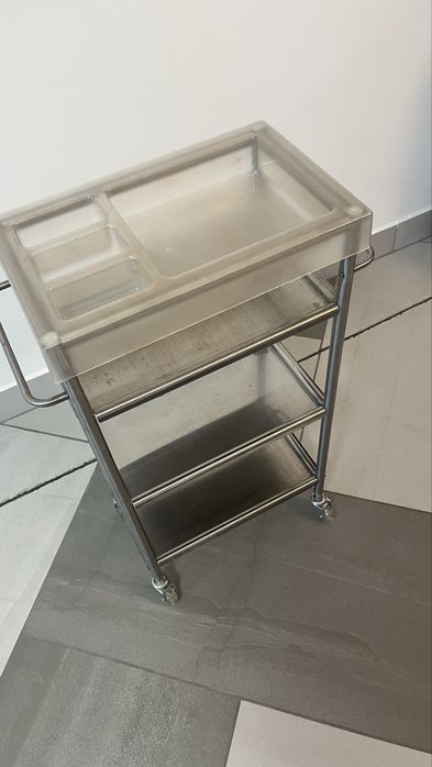 Jeździk/ stolik na kółkach/ kosmetyczny