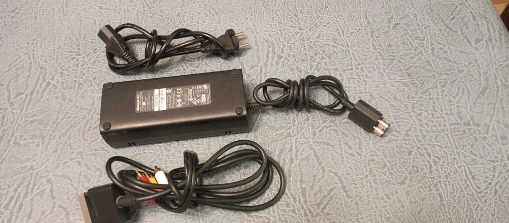 Срочно! Игровая приставка Xbox 360 S CONSOLE