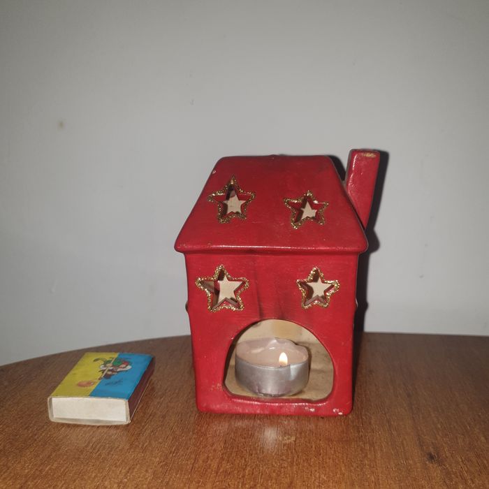 Сувениры из глины, камня. Подсвечник - домик