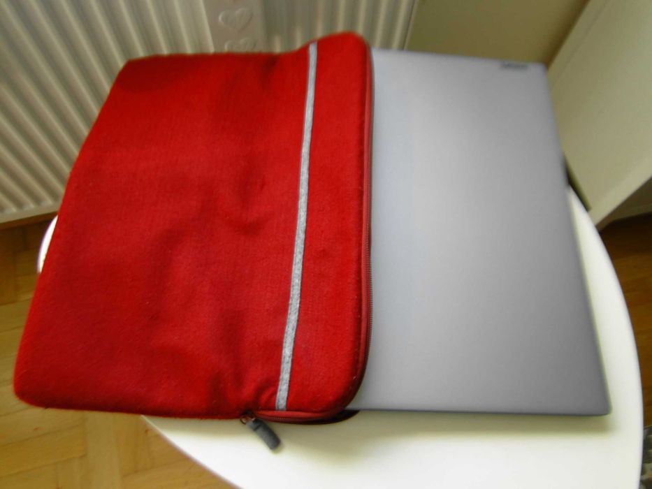 Solidne ETUI na laptopa od 15 do 17 cali grube z Tchibo