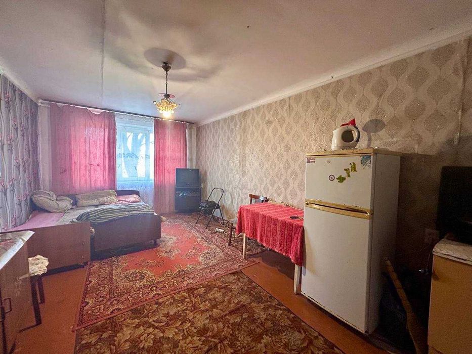 Велика кімната в гуртожитку по вул. Вітрука