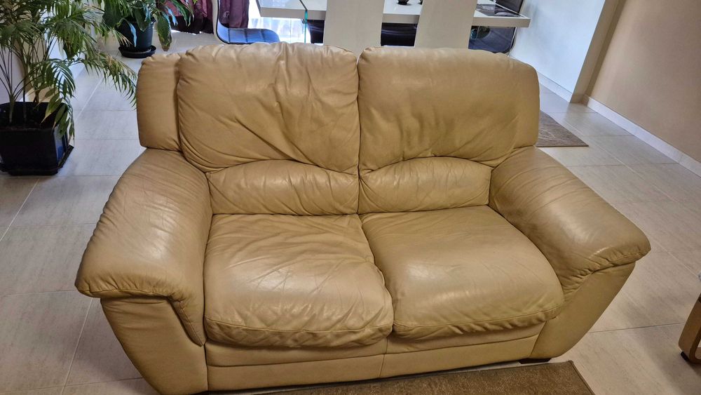2 Sofás chateau d'ax em pele beije (um grande e um médio)