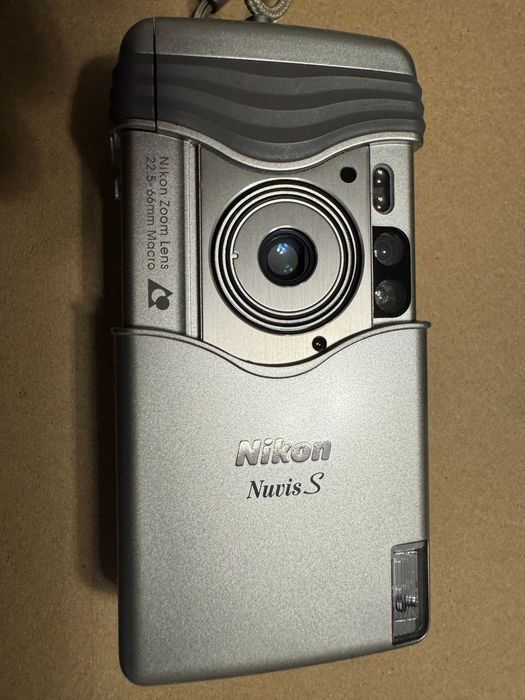 Câmera Fotográfica NIKON Nuvis S - IX 240 (Para colecionadores)