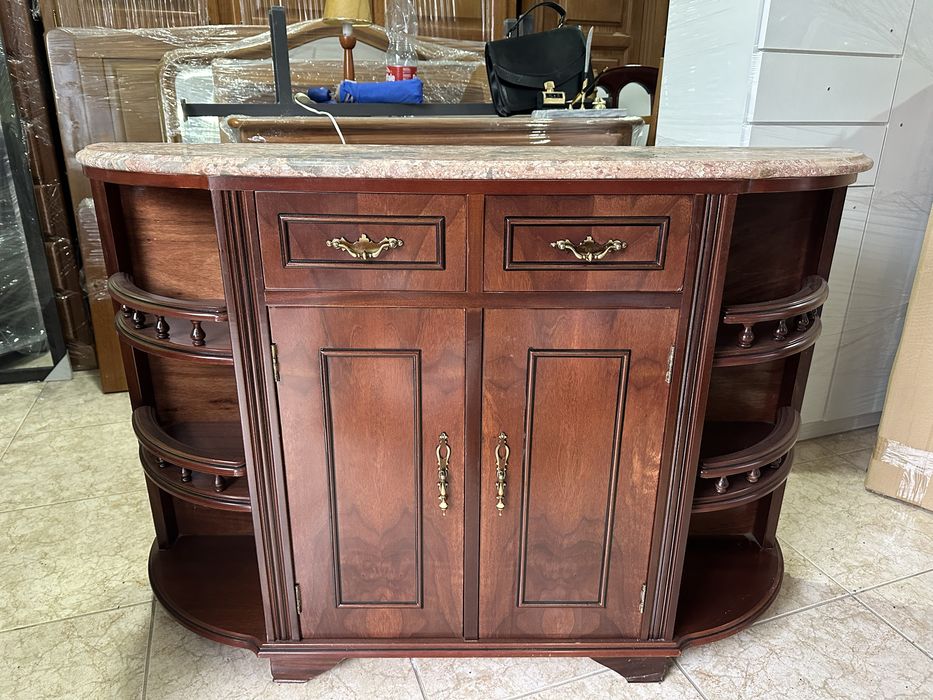 Sapateira com base de mármore