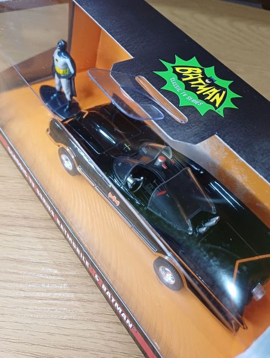 Jada 1:32 Batmobile Classic TV Series długość 13 cm + figurka