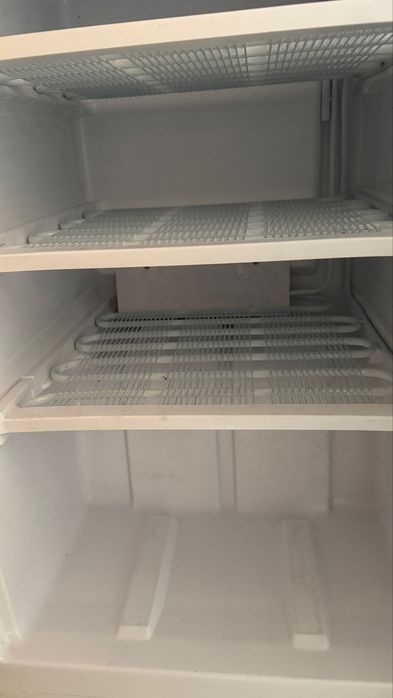Arca Congeladora Vertical Kunft (Compacta / Bancada) – A Funcionar 100%