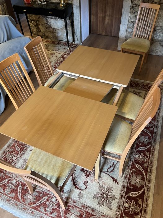 Mesa e 6 cadeiras