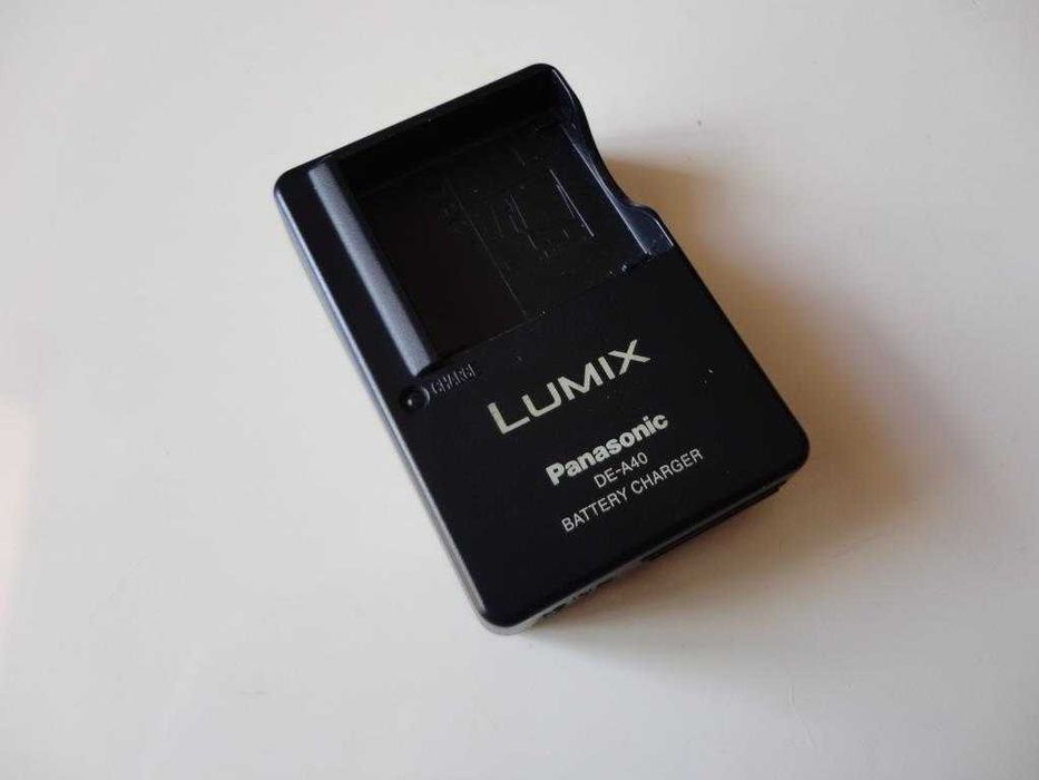 Carregador Panasonic DE-A40A64739697950595120