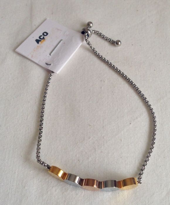 Pulseira em aço inoxidável com design moderno - NOVA