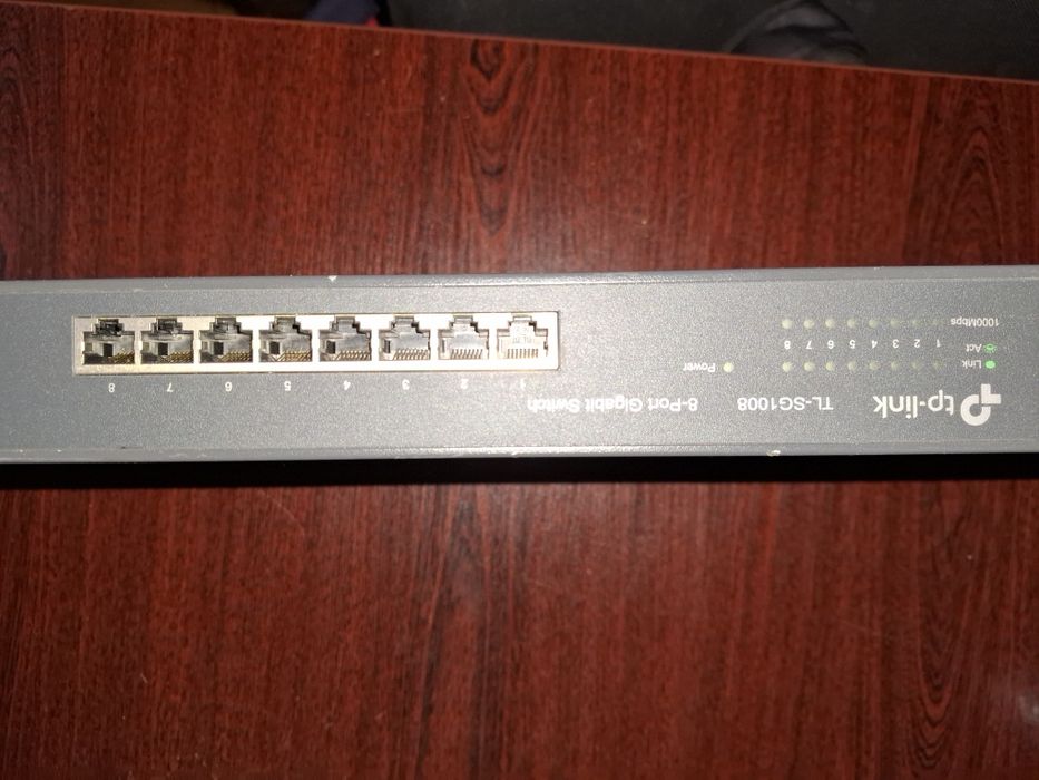 Switch 8 portowy tp link