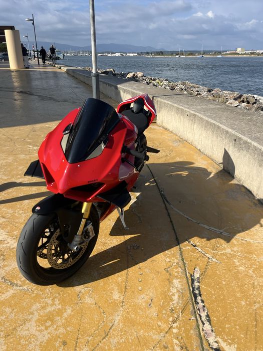 ducati panigale v4s