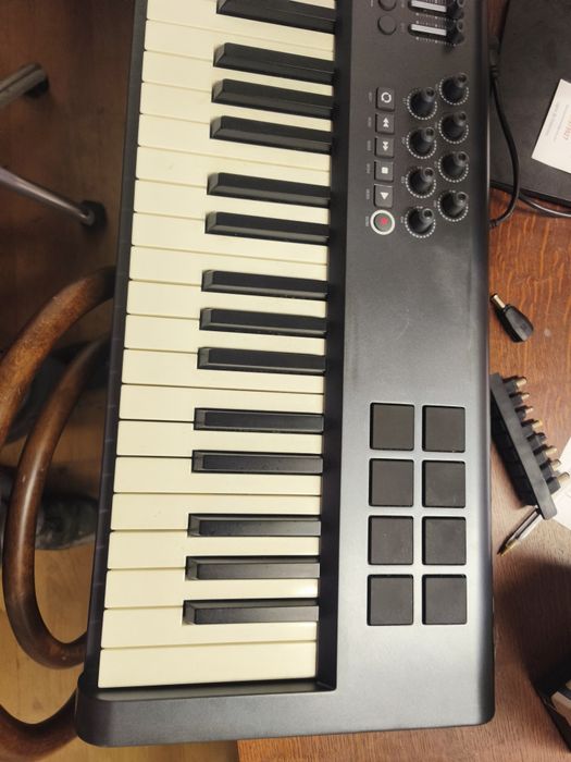Piano M-AUDIO usado