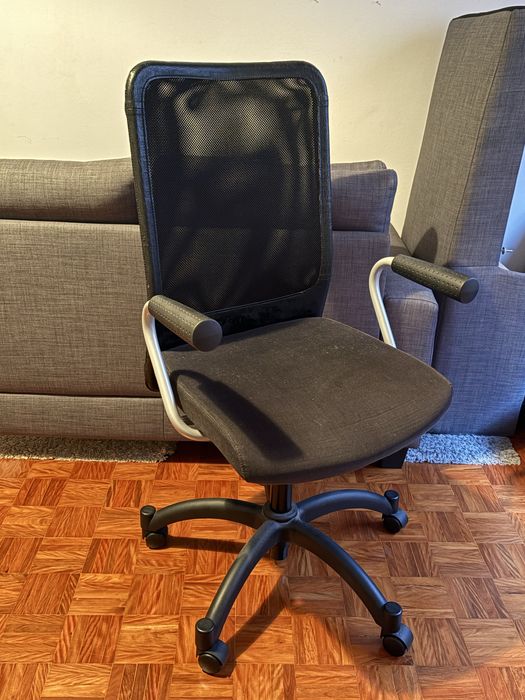 Cadeira de escritório preta