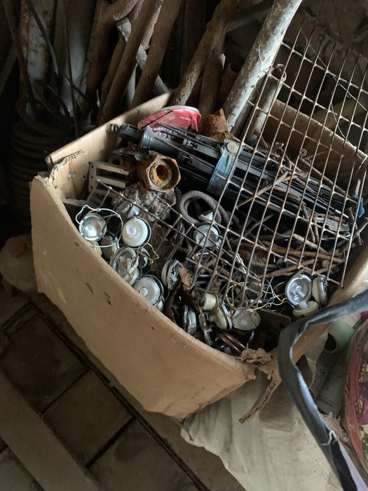 Продам бытовой лом металла. 68 кг чёрный + 1 кг алюминий