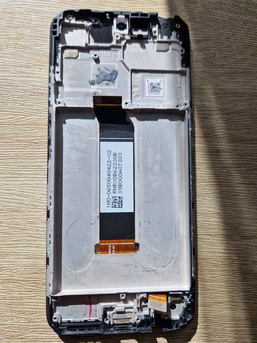 Redmi Note 10 5g i Poco.  Wyświetlacz z ramką.