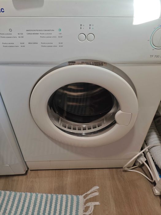 Máquina secar roupa