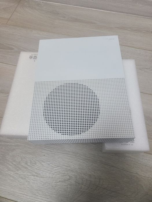 Xbox One S All Digital 1TB приставка