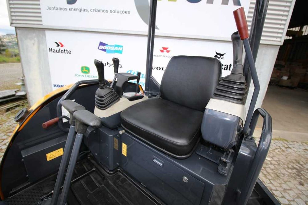 Komatsu Mini giratória de rastos PC 26 MR