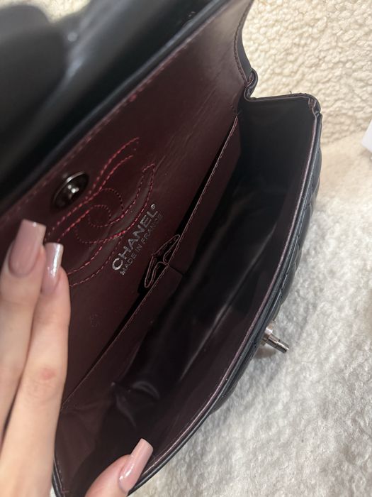 Czarna pikowana torebka Chanel