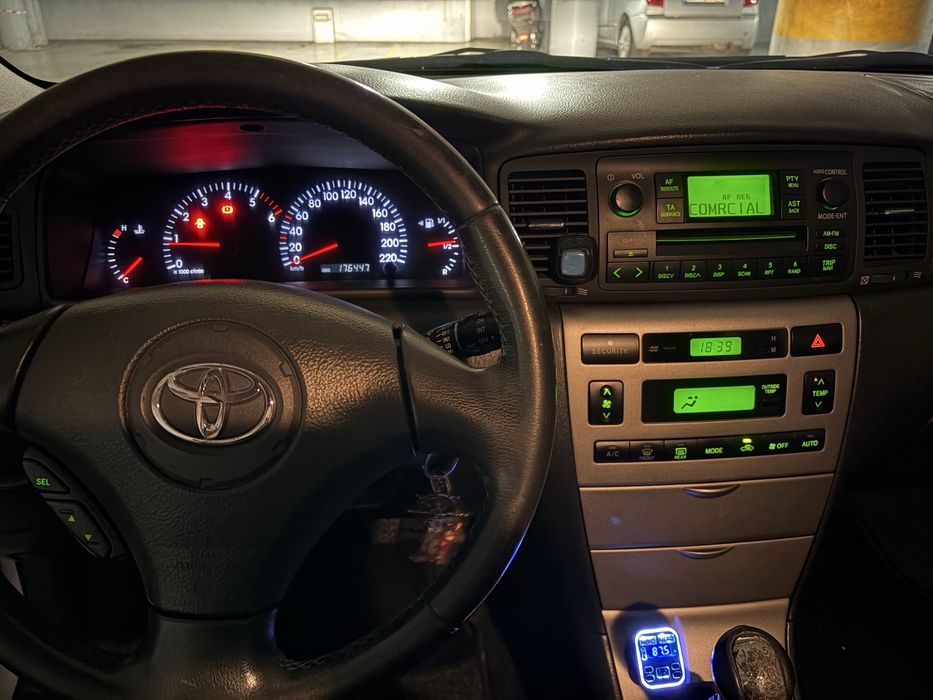 Toyota Corolla 2.0 D4d 2003 2 lugares c/IVA Dedutível