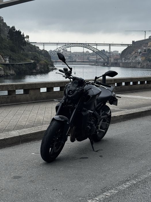 Yamaha mt-09.