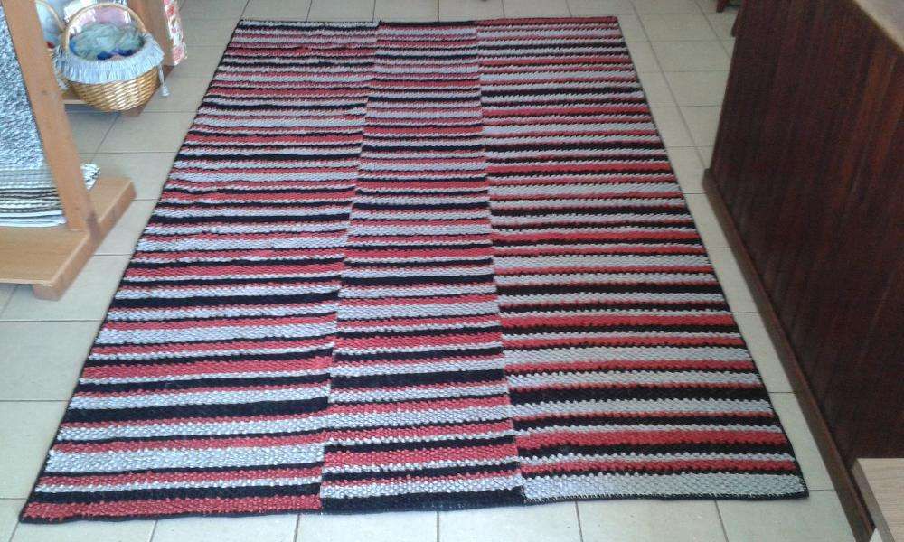 Carpete Cinza, Vermelho, Preto - Loja Artesanal