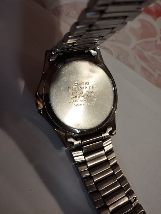 Продам чоловічий годинник Casio