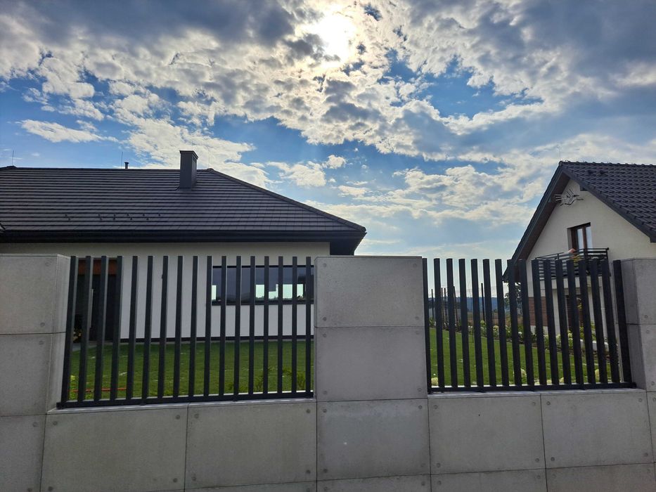 Ogrodzenia grzebieniowe, pionowe - metalowe