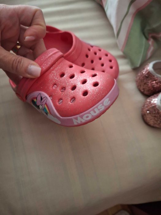 Sandálias tipo crocs T27