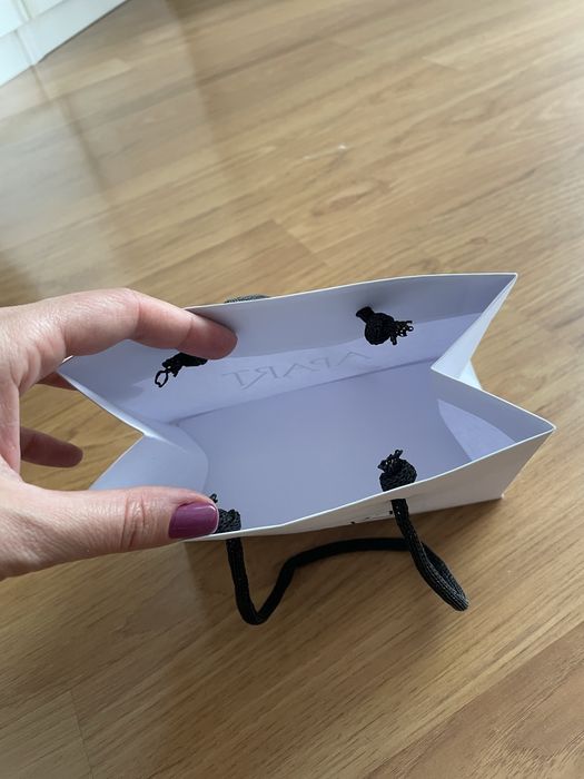 Biała torebka prezentowa Apart