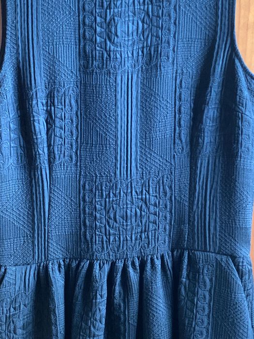 Vestido preto pelo joelho