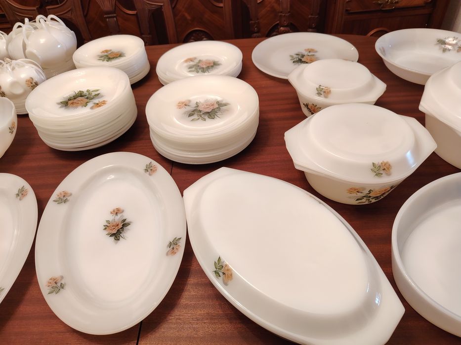 Serviço de Pyrex Arcopal tema das Rosas