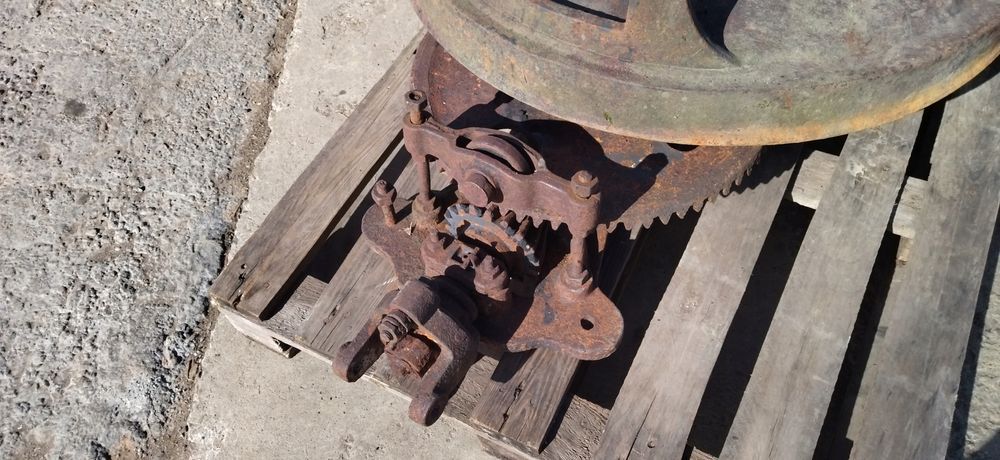 Stary zabytkowy kierat konny koła zębate żeliwne oryginał PRL