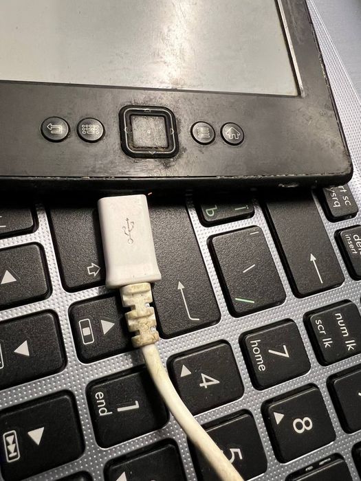 Электронную книгу Amazon Kindle D01100.