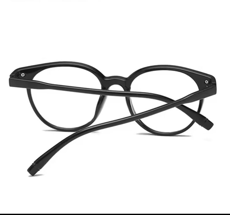 Очки с прозрачными стеклами