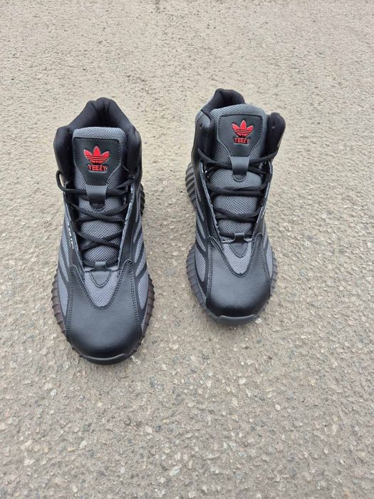 Чоловічі зимові стильні кросівки Adidas Yeezy Boost сірі,42  розмір