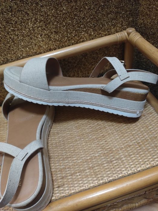 Buty na koturnie