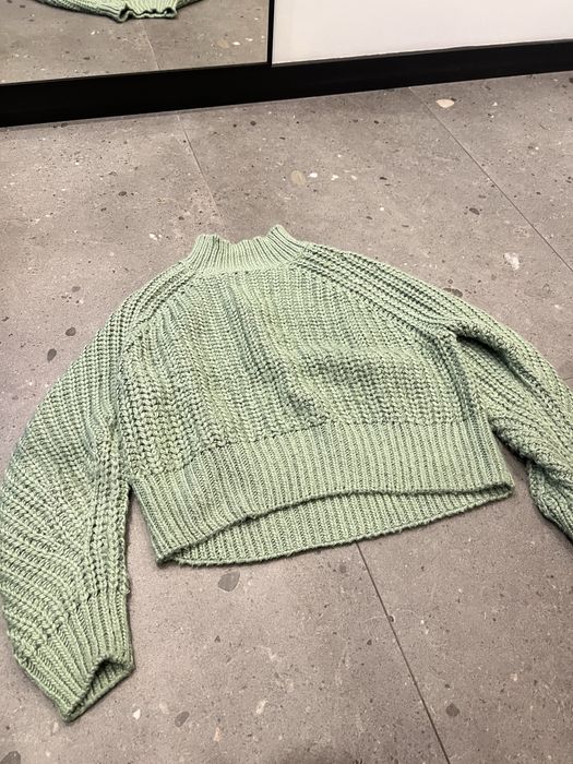 Zielony oversizowy sweter na jesień-zimę