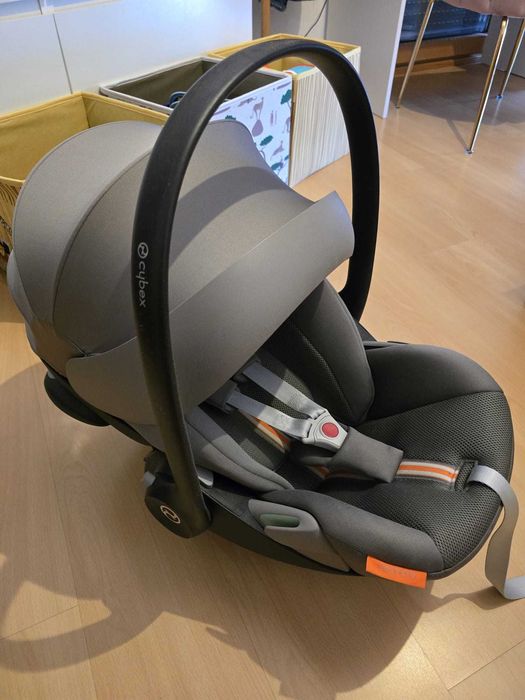 OVO Cybex Cloud G i-Size + Adaptadores para Cadeira Auto – Como Novo