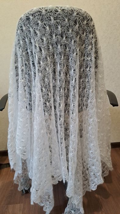 Шикарні пухові платки ручної роботи .