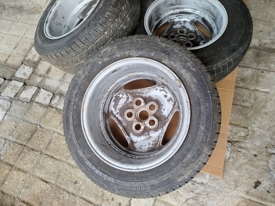 4 Jantes com pneus usados Discovery TD5 ou Range Rover P38 5X120