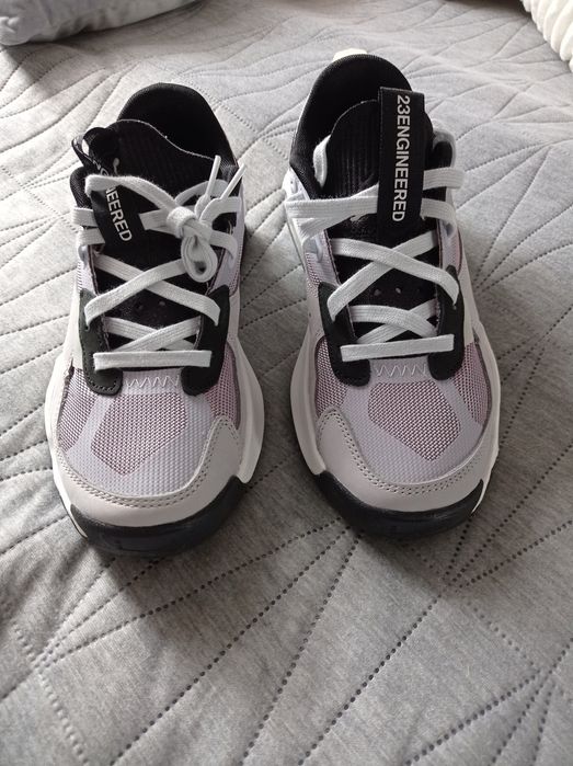 Nike WMNS Jordan air 200E
