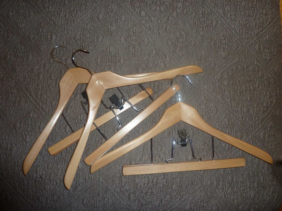 Conjunto de 11 Cabides Madeira Polida Envernizada