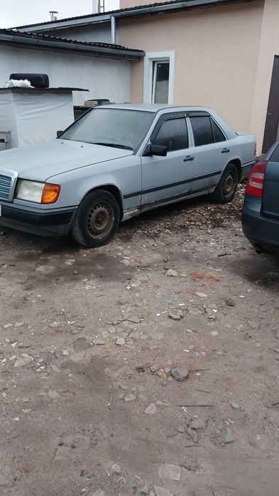 Продам авто  которое заводится и едет по т.п.  1986  2л  бензин