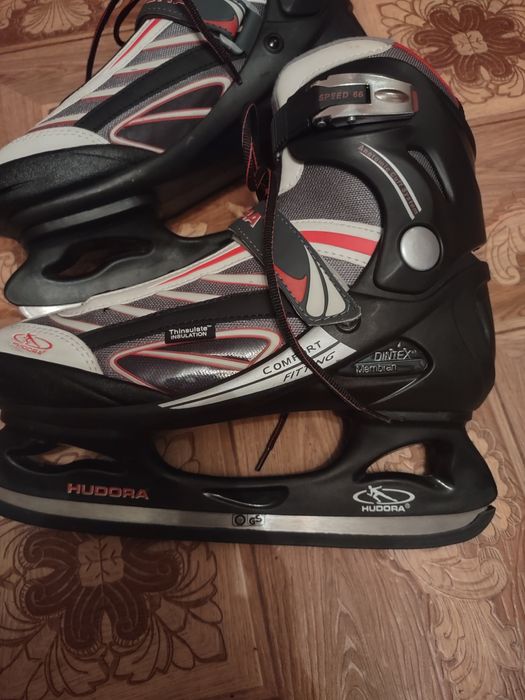 Продам профессиональные коньки