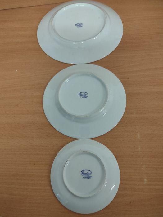 Conjunto de pratos em porcelana "Limoges".
