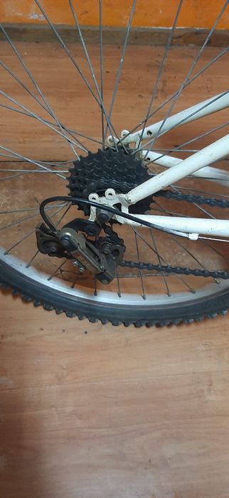 Bicicleta BTT Juvenil 24” Preta/Branca – Suspensão – Boa Oportunidade