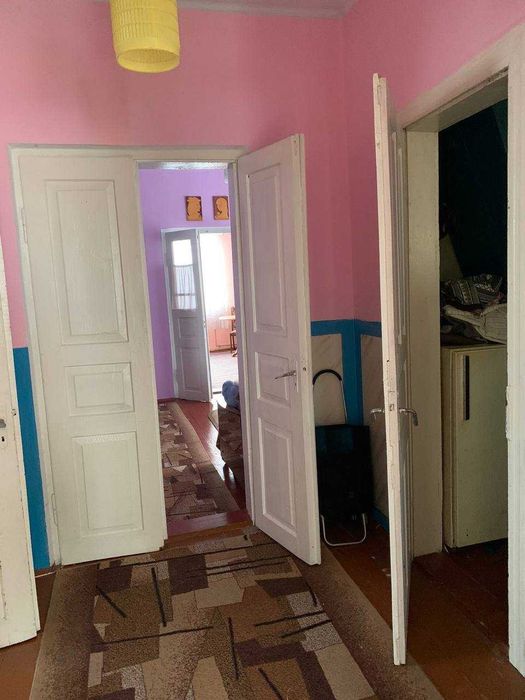 Продаж будинку з гаражем