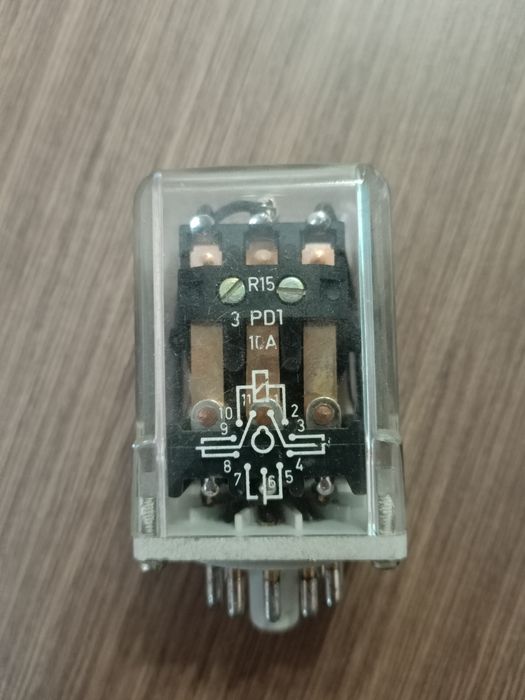 Przekaźnik R15 3PDT 10A